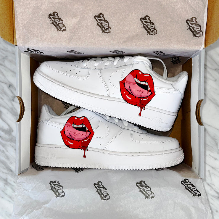 Custom Sneakers AF1 Nike Air Force 1 Red Drip Lips hand 